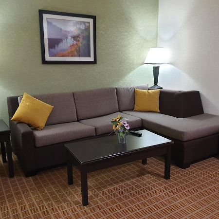 Hawthorn Extended Stay By Wyndham Кингсленд Екстериор снимка