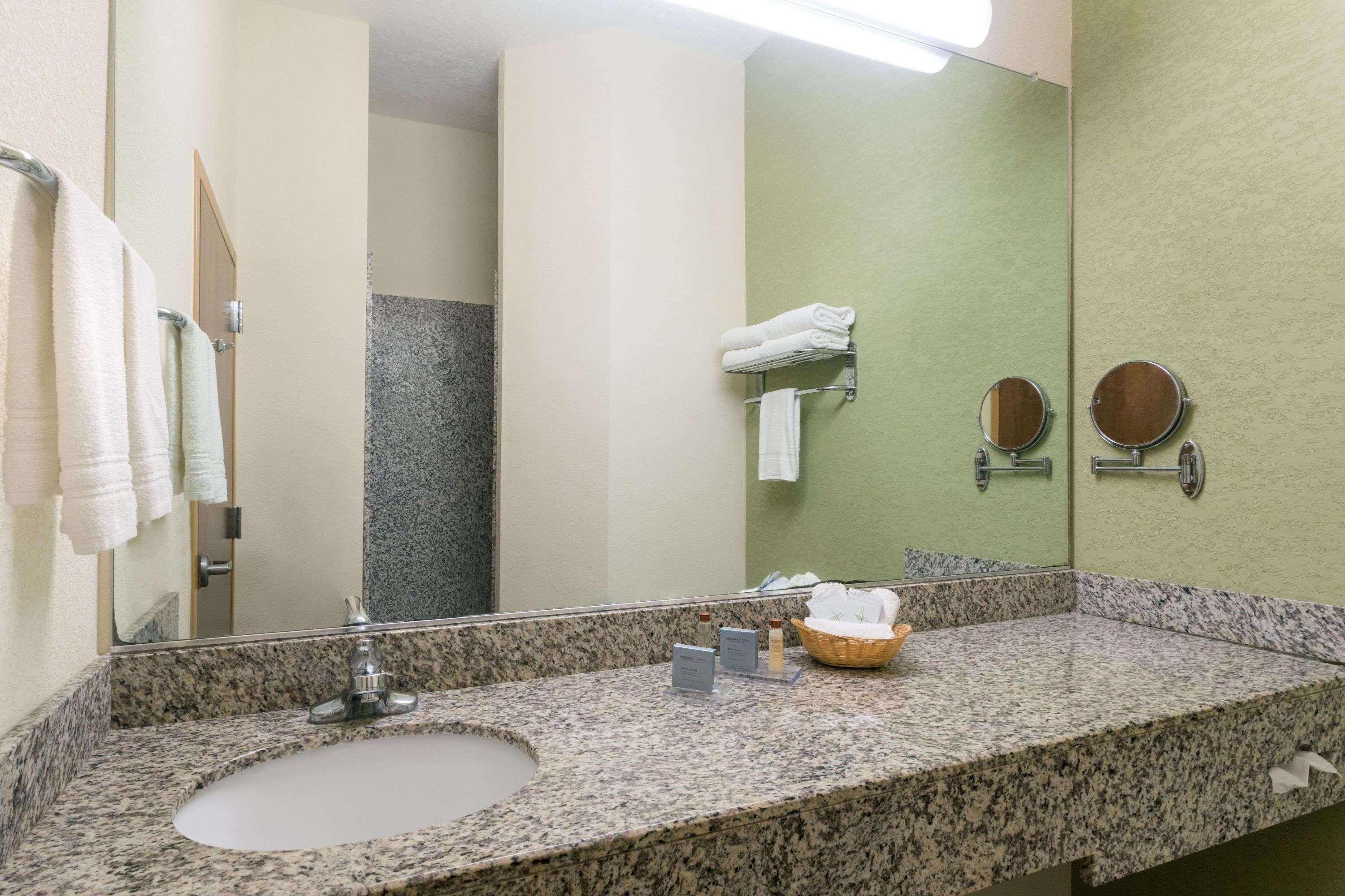 Hawthorn Extended Stay By Wyndham Кингсленд Екстериор снимка