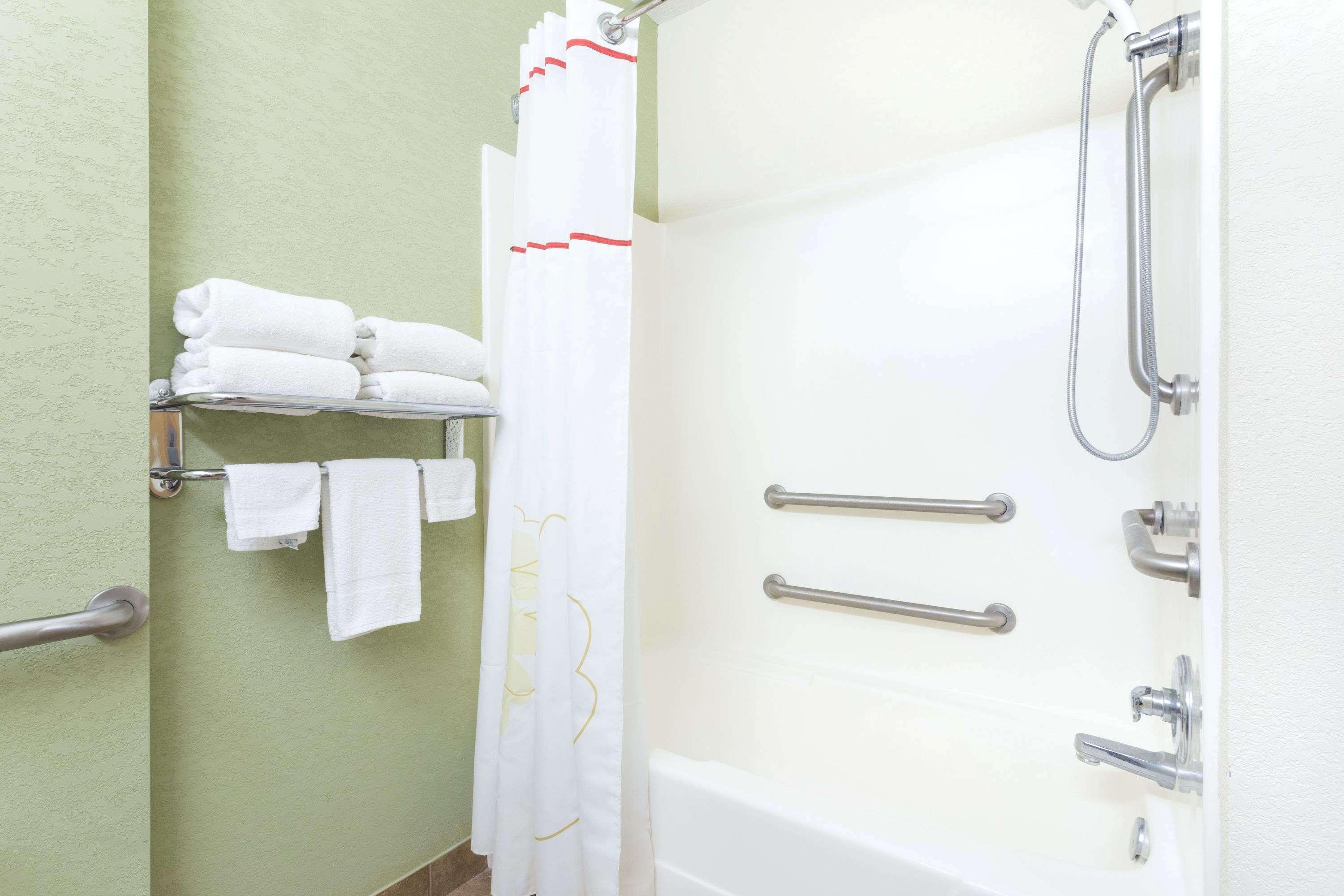 Hawthorn Extended Stay By Wyndham Кингсленд Екстериор снимка