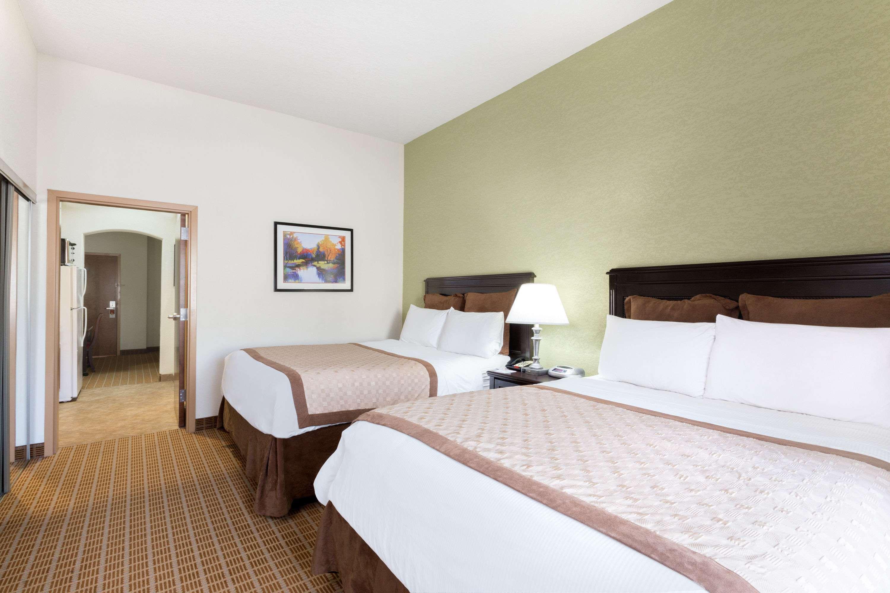 Hawthorn Extended Stay By Wyndham Кингсленд Екстериор снимка