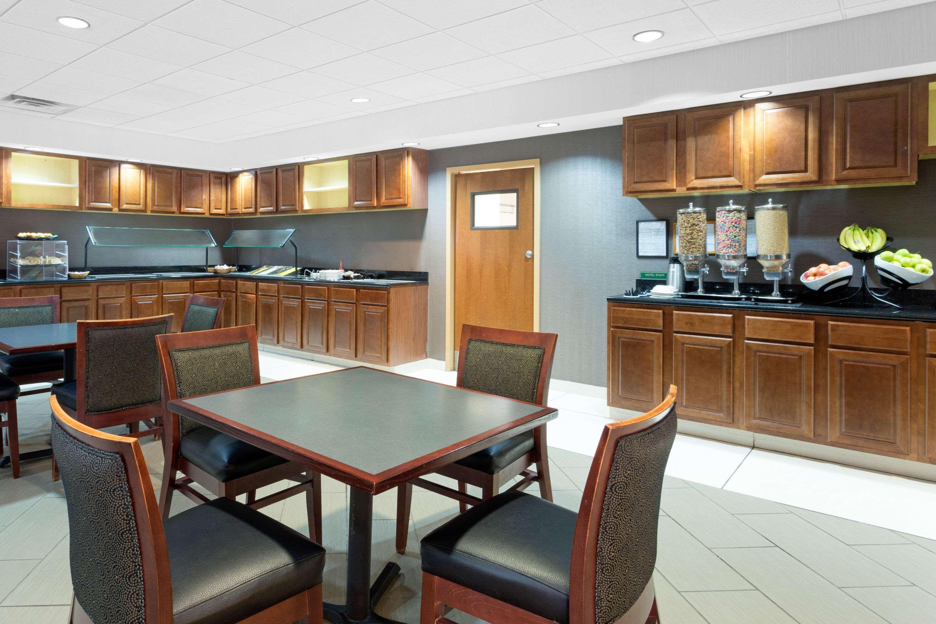 Hawthorn Extended Stay By Wyndham Кингсленд Екстериор снимка