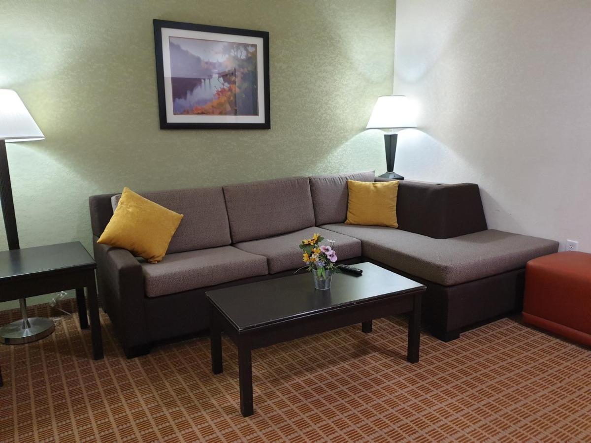 Hawthorn Extended Stay By Wyndham Кингсленд Екстериор снимка